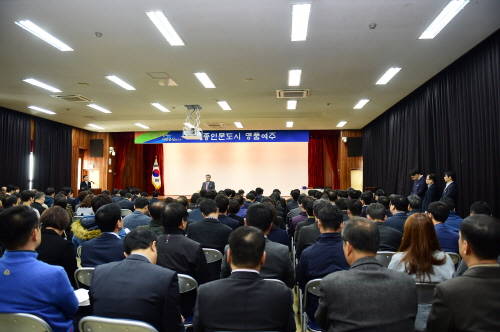 여주시는 시정 주요 현안을 시장과 간부 공무원들이 함께 토론하면서 의견을 공유하고 발전시키는 문화를 지속적으로 추진하고 있다. ⓒ 여주시