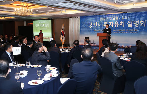 지난 10월 서울 롯데호텔에서 투자유치설명회를 하는 김홍장 당진시장. ⓒ 당진시청