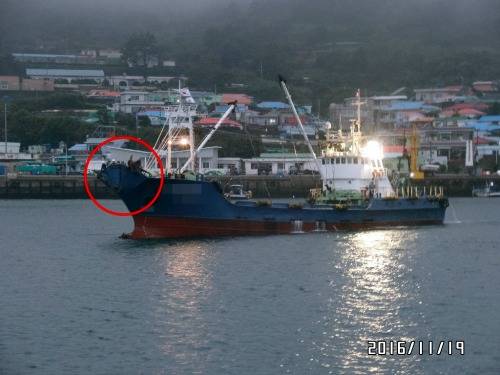 전남 여수시 삼산면 하백도 해상에서 암초에 좌초된 선박 선수부분이 파손된 모습. ⓒ 여수해경