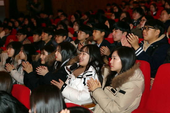 29일 가평문화예술회관 대공연장에서 가평 고3 수험생을 위한 '힐링 페스티벌'이 개최됐다. ⓒ 가평군