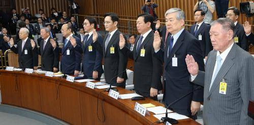 6일 재벌 총수들이 '최순실 국정농단 게이트' 진상 규명을 위한 국정조사 특위 청문회에 대거 출석했다. ⓒ 뉴스1