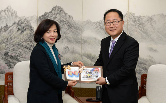 남궁영 충청남도 행정부지사(우측)와 이정희 대한결핵협회 대전세종충남지부 부회장. ⓒ 충청남도