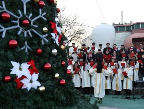 찬양대의 크리스마스 캐럴 합창과 함께한 트리점등 행사 모습. ⓒ 광주시