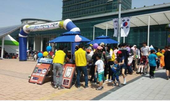 시청광장 어린이날 축제장에서 도로명주소 홍보활동. ⓒ 용인시