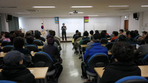 개그맨 꾸준한 활동을 펼친 이홍렬씨가 즐거운 인생이란 주제로 강연을 진행중인 모습. ⓒ 남양주시