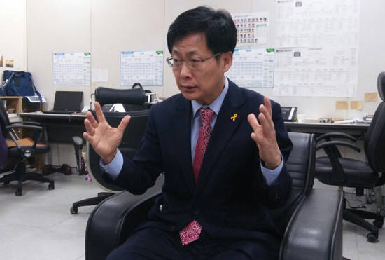 최성 고양시장은 9일 오전 광주광역시 기자 간담회를 통해 더불어민주당 대통령 후보 경선 참여를 공식 선언했다. = 김성태 기자