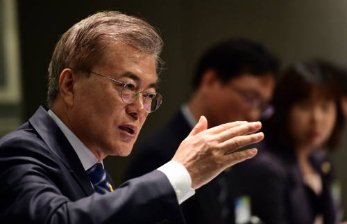 모든 질문에 완벽하게 짜여진 답을 준비하진 않은 것으로 보였다. 다만, 진지하게 사회 문제를 해결하려는 고민을 하고, 겸손을 새기고 있다는 것을 확인시키는 태도로 토론에 임했다. ⓒ 한국인터넷신문협회