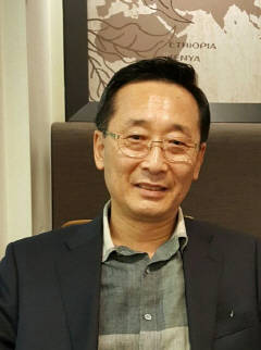 도산법을 연구, 다양한 책을 펴낸 문호준씨가 전혀 소설이라는 전혀 다른 분야에 도전한다. ⓒ 문호준씨 제공