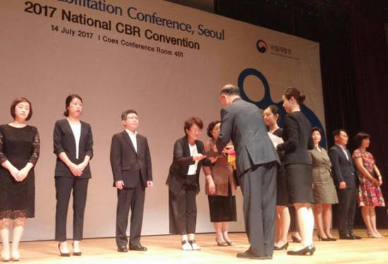 광주 남구는 14일 오전 서울 코엑스에서 보건복지부 주관으로 열린 '지역사회 중심 재활사업 통합 성과대회'에서 최우수 기관에 선정돼 보건복지부 장관상을 수상했다. ⓒ 광주 남구청