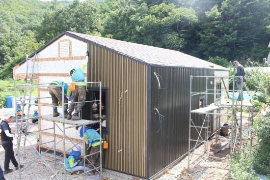 포스코의 스틸하우스 건축 과정에 대학생봉사단 11기 단원 100명이 직접 참여했다. ⓒ 포스코