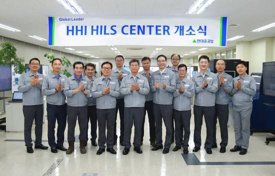 21일 현대중공업 힐스센터 개소식에 참석한 관계자들이 기념촬영을 하고 있다. ⓒ 현대중공업