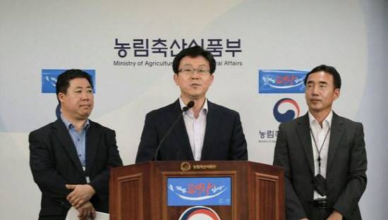 해양수산부와 농림축산식품부와 통계청은 지난 6월29일 농촌으로, 어촌으로 아예 이사를 온 사람들이 얼마나 많이 늘었는지 발표를 하고 있는 모습이예요. ⓒ 프라임경제