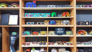 엘에스엠컴퍼니는 스노우 고글 전문 브랜드 쉐르쉐, 수상레저 전문 브랜드 미스트랄, 아동 선글라스 브랜드 코코릭 제품을 제작·유통하고 있다. = 김경태 기자