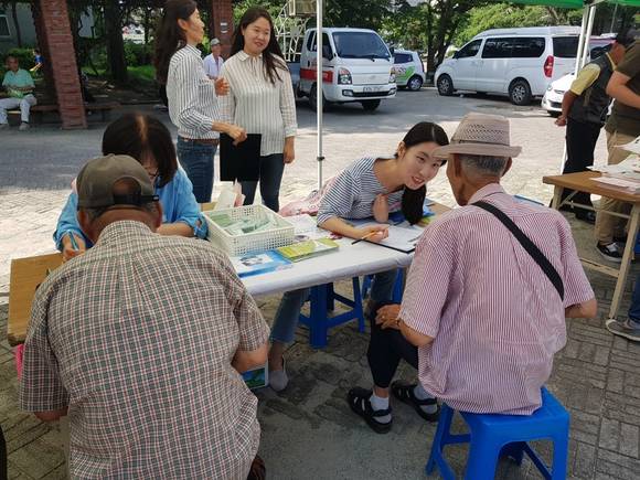 중앙공원 이동 노인복지사업 시행. ⓒ 청주시청