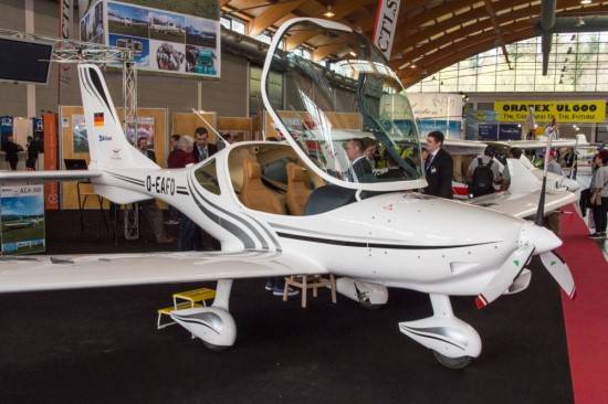 국산 첨단 항법시스템이 탑재된 KAL-100은 자동 조종 비행도 가능한 안정적인 경항공기다. ⓒ 바셀