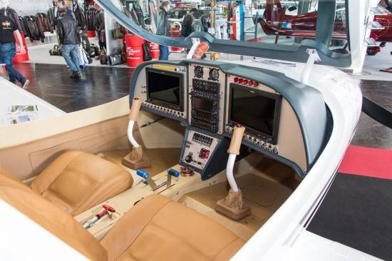 국산 첨단 항법시스템이 탑재된 KAL-100은 자동 조종 비행도 가능한 안정적인 경항공기다. ⓒ 바셀