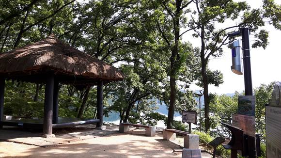 청남대가 친환경 해충 퇴치기를 설치했다. ⓒ 충청북도