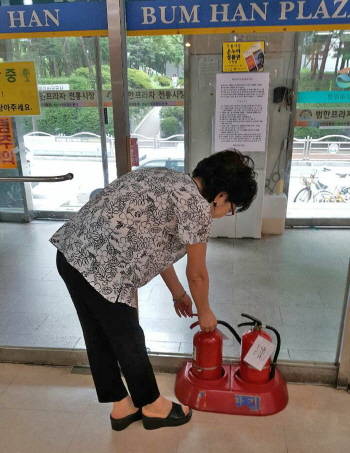 서현동 범한프라자 전통시장 입구에 비치한 말하기 소화기. ⓒ 성남시