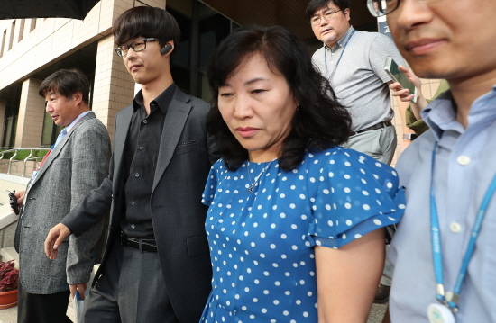 박기영 과학기술정보통신부 과학기술혁신본부장이 11일 오후 경기도 과천시 정부과천청사 과학기술정보통신부에서 굳은 표정으로 퇴근을 하고 있다. ⓒ 뉴스1