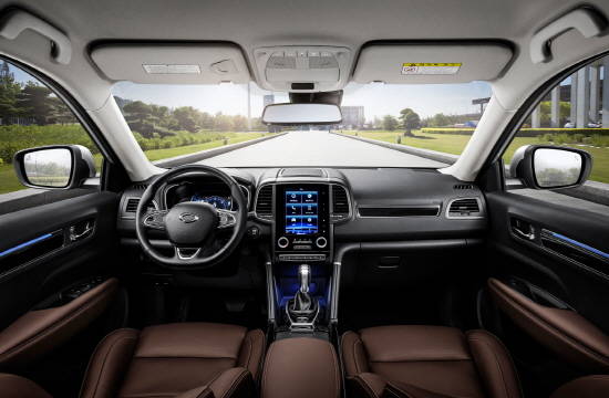 프리미엄 급 인테리어를 자랑하는 QM6는 다양한 편의사양을 갖춘 것은 물론, 다양한 안전성 평가에서 우수한 성적을 거두며 높은 차량 완성도와 우수한 내구성을 인정받고 있다. ⓒ 르노삼성자동차