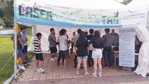 대한서바이벌스포츠협회 관계자가 '한강레이저태그체험' 참가자를 대상으로 총기류 사용에 대한 설명을 진행하고 있다. ⓒ 대한서바이벌스포츠협회