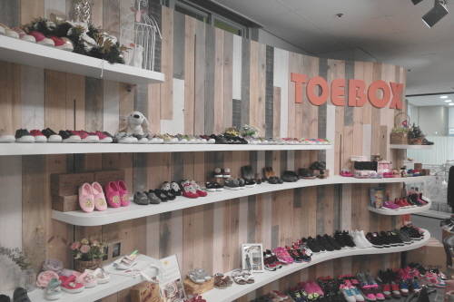 토박스코리아 본사에 전시된 제품들. = 한예주 기자