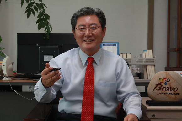 오태완 자유한국당 부대변인이 민선7기 진주시장 출마 의사를 밝히고 있다. = 강경우 기자