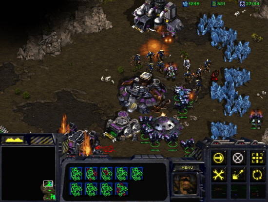 스타크래프트 게임 도중 전세가 불리할 경우 생산라인 유닛들도 전장에 참여해 상대방 공세를 막아내기도 한다. = 전훈식 기자