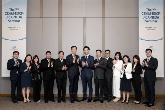 한국수출입은행이 '4개국 원조기관간 공동세미나'를 개최했다. 사진 왼쪽 다섯 번째부터 사란유 비리야베야쿨 NEDA 부청장, 홍성훈 수은 수석심사역, 무로타미 JICA 실장, 쑨신지엥 China Exim 실장. ⓒ 한국수출입은행