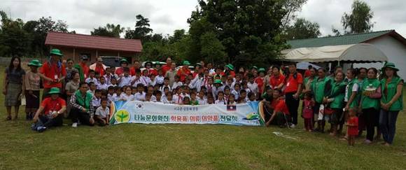 예산군 새마을회가 지난 5일부터 9일까지 라오스에서 새마을운동 해외보급 사업을 추진하며 현지 주민들에게 새마을 운동을 널리 알렸다. ⓒ 예산군청