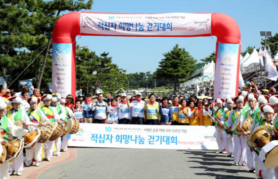 지난 15일부터 17일까지 3일간 태안군 만리포 일원에서 펼쳐진 '희망 나눔 한마당' 및 '유류피해 극복 10주년 행사'가 새로운 희망과 미래를 밝히며 성공적으로 막을 내렸다. ⓒ 태안군청