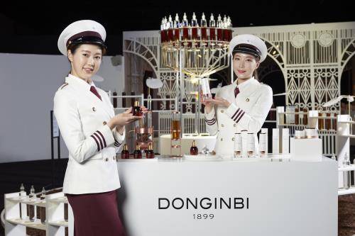 KGC인삼공사가 동인비를 새롭게 론칭했다. 모델들이 동인비 제품을 선보이고 있는 모습. ⓒ KGC인삼공사