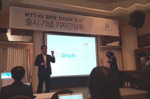 임왕섭 KT&G 상무가 릴 제품에 대해 설명하고 있다. = 하영인 기자