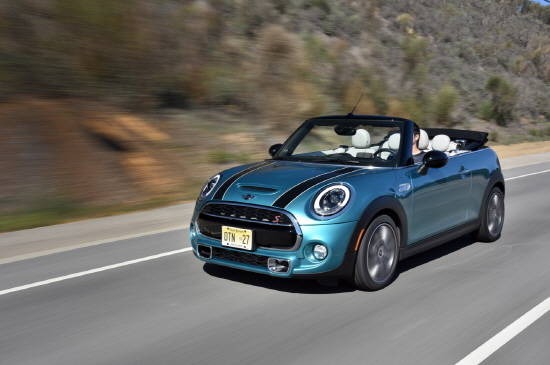 뉴 미니 컨버터블은 브랜드 고유 전통성을 유지하면서 '스포티함과 우아함'이라는 최적의 균형을 자랑했다. ⓒ BMW 그룹 코리아