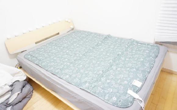 날씨가 추워져서 사람들이 전기요를 많이 찾아요. 그 중에서 안전하고 물로 빨 수도 있는 전기요가 많이 팔려요. ⓒ 네이버 블로그