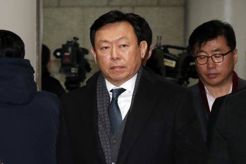 검찰이 '70억 뇌물' 혐의를 받고 있는 신동빈 롯데그룹 회장에 징역 4년, 추징금 70억원을 구형했다. ⓒ 뉴스1