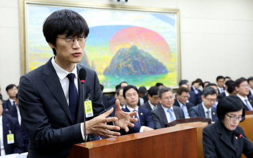이해진 네이버 전 의장이 지난 10월31일 진행된 정무위원회 종합 국정감사에서 발언하고 있다. ⓒ 뉴스1