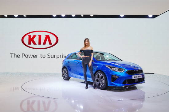 제네바모터쇼에서 세계 최초 공개된 '신형 씨드'는 디자인부터 상품성까지 유럽 소비자들을 겨냥해 탄생한 유럽 전략형 모델이다. 사진은 올 2분기 말부터 유럽 전역에서 판매될 신형 씨드 5도어 해치백 모델. ⓒ 기아자동차