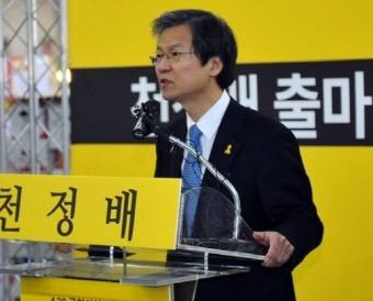 천정배 의원이 새삼 눈길을 끌고 있다. 사진은 2015년 재보선에 출정하던 모습. ⓒ 뉴스1