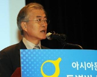 천정배 무소속 출마 상황을 깨기 위해 몸소 광주에 갔던 문재인 당시 당대표(2015년 3월 모습). ⓒ 뉴스1