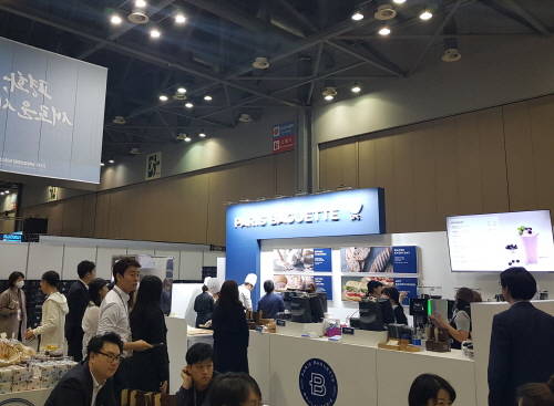 휴게음식점 종이 임시게시문은 첫날 붙었으나, 27일 오전에는 사라졌다. 미관상 이유 등으로 뗀 것으로 풀이된다. ⓒ 프라임경제