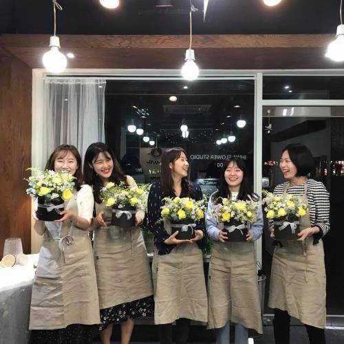 뭉클에 참여한 플라워클래스반 직원들. ⓒ GS홈쇼핑