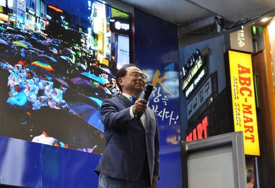 오거돈 더불어민주당 부산시장 후보가 부산시민들에게 지지를 호소했다. ⓒ프라임경제