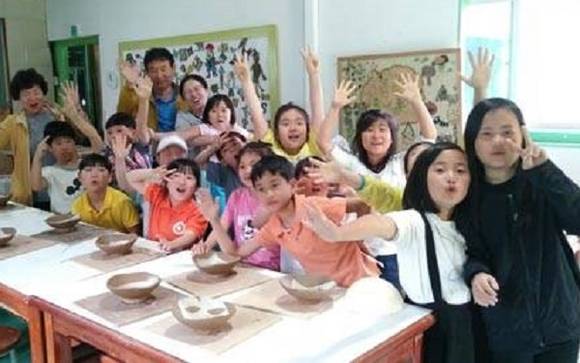 보성우체국은 지난 5월25일 지역아동센터 아이들과 함께 도자기 만들기 체험을 했어요. ⓒ 전남지방우정청