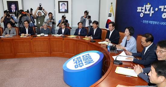 추미애 더불어민주당 대표가 20일 오전 서울 여의도 국회에서 열린 고위당정청협의회에서 모두발언을 하고 있다. ⓒ 뉴스1