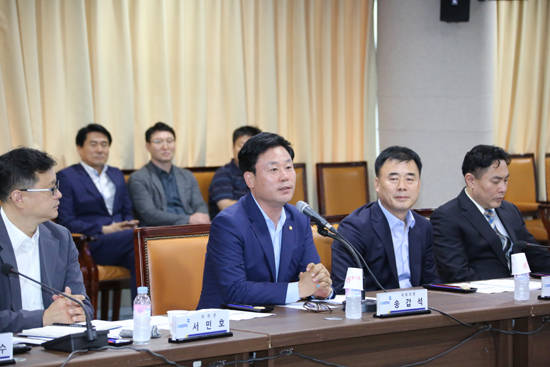송갑석 의원은 26일 광주광역시와 2019년 국비확보를 위한 간담회를 개최했다. ⓒ 프라임경제