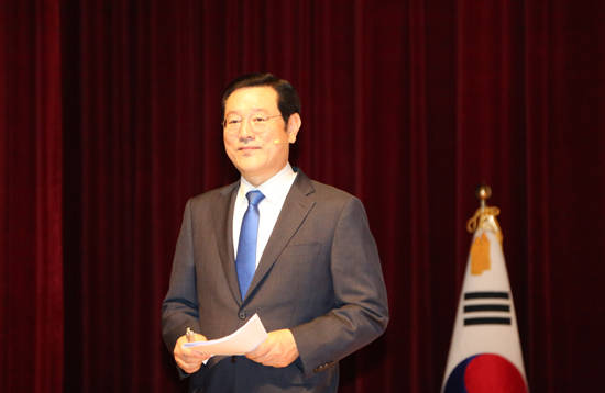 광주시 민선7기 이용섭 시장이 직원 정례조회로 대체한 취임식에서 취임사를 하고 있다. ⓒ 프라임경제