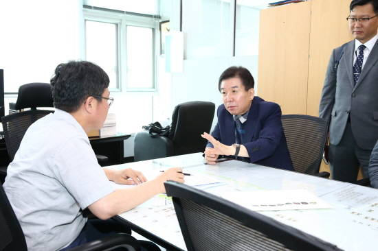 구충곤 화순군수는 10일 기획재정부 등 중앙부처를 방문해 정부예산 확보에 발벗고 나섰다. ⓒ 화순군