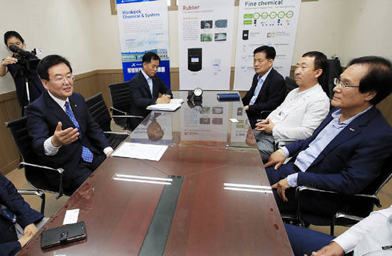 문인 북구청장은 10일 첨단산단을 찾아 기업 경영활동 애로사항을 청취하고 이를 해소하는 방안을 함께 공유했다. ⓒ 광주광역시 북구청