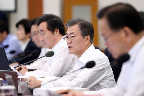문재인 대통령은 '계엄령 문건'과 관련한 모든 문서와 보고를 즉시 제출하라고 16일 지시했다. ⓒ 청와대